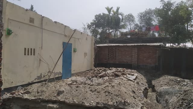 মসজিদ ভাঙ্গার অভিযোগ সভাপতি ও সেক্রেটারীর বিরুদ্ধে