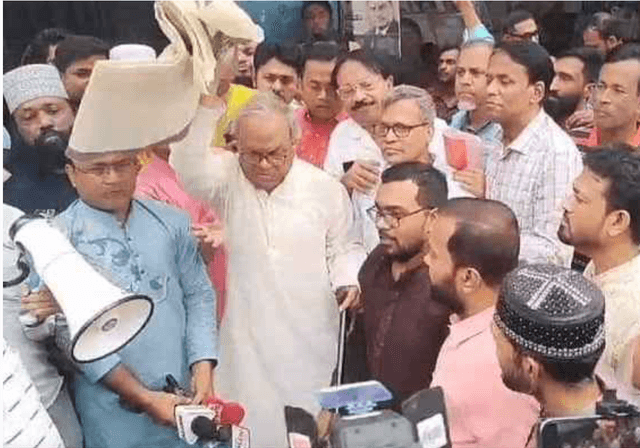 ভারতীয় পণ্য বর্জনের ডাকে একত্বতা , গায়ের চাদর ছুঁড়ে ফেললেন রিজভী!