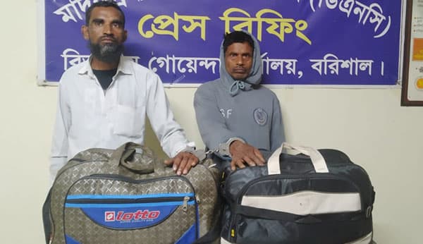 বরিশালে ব্যাগভর্তি গাঁজাসহ দুই ভাই আটক