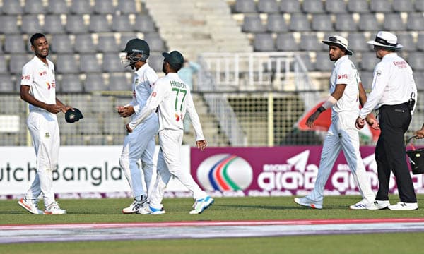 প্রথম ইনিংসে ২৮০ রানে  অলআউট শ্রীলঙ্কা