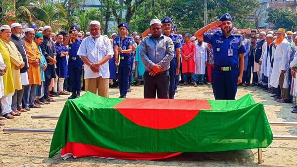 কাউখালীর বীর মুক্তিযোদ্ধা মোশারফ হোসেনকে রাস্ট্রীয় মর্যাদায় দাফন সম্পন্ন
