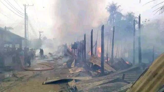 থানচি বাজারে ভয়াবহ অগ্নিকাণ্ড