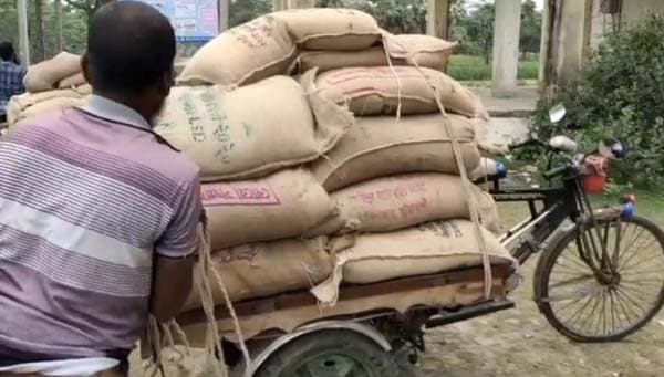 ডালবুগঞ্জ ইউপি চেয়ারম্যানের বিরুদ্ধে জেলেদের চাল বিতরনে অনিয়মের অভিযোগ