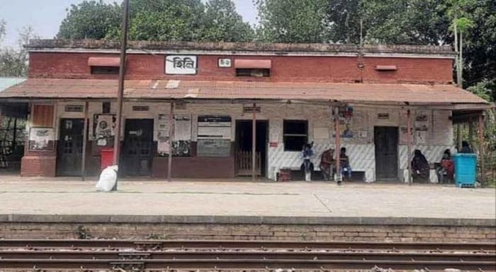 পূর্ব ঘোষণা ছাড়াই রেলস্টেশন ক্লোজিং ডাউন, বিপাকে যাত্রীরা