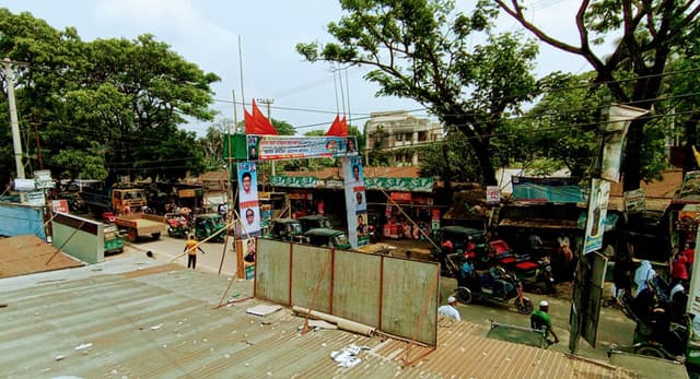 সরাইল- নাসিরনগর রাস্তায় হঠাৎ দীর্ঘ যানজট