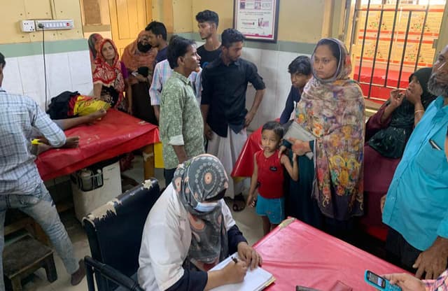 দেবীদ্বারে মাটিবাহী ট্রাক্টর চাপায় অটোরিকশার ৫ যাত্রী আহত