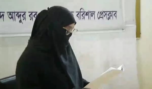 পতিতাবৃত্তির জন্য ভারতে পাচার হওয়া নারীর বরিশালে সংবাদ সম্মেলন