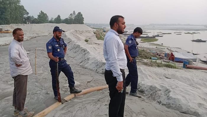 ভূঞাপুরে অবৈধ বাংলা ড্রেজার ধ্বংস