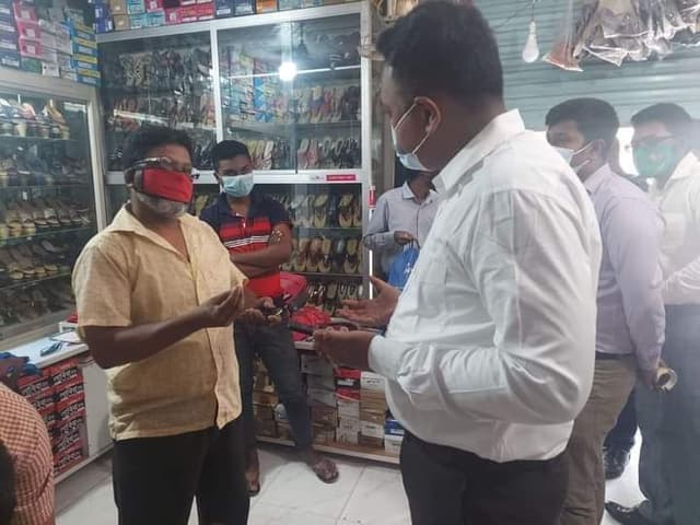 লকডাউন অমান্য করায় বিভিন্ন ব্যক্তি ও প্রতিষ্ঠানকে জরিমানা