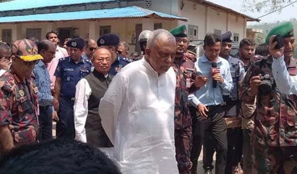 বান্দরবান পরিদর্শনে গিয়ে কেএনএফ সম্পর্কে যা বললেন স্বরাষ্ট্রমন্ত্রী