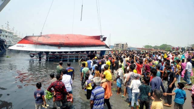 লঞ্চডুবির ঘটনায় চালকের নামে হত্যা মামলা
