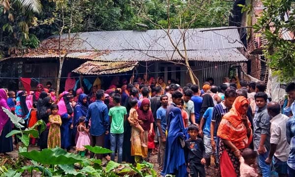 ঝালকাঠিতে বজ্রপাতে স্কুলছাত্রীসহ ৩ জনের মৃত্যু