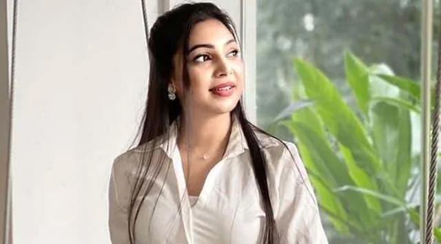 বাচাঁর জন্য লড়াই করে যাচ্ছেন প্রভা