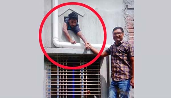 আসামী পালাচ্ছিল ভেন্টিলেটর দিয়ে, বাধ সাধলো পুলিশ