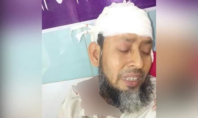 ছাত্রীদের উত্যক্ত করায় টিসি, ছাত্র কোপালো প্রধান শিক্ষককে