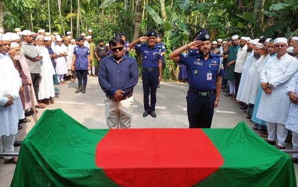 কাউখালীতে রাষ্ট্রীয় মর্যাদায় বীর মুক্তিযোদ্ধা মহসিন জোমাদ্দারকে শেষ বিদায়