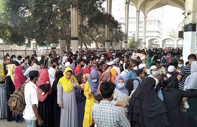 বাড়লো লকডাউন, ঢাকা ছাড়ছেন হাজারো মানুষ