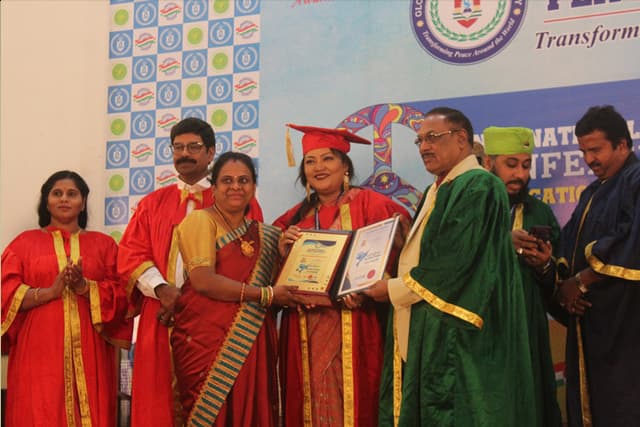 মমতাজ মানেন না ডিগ্রি 'ভূয়া!'