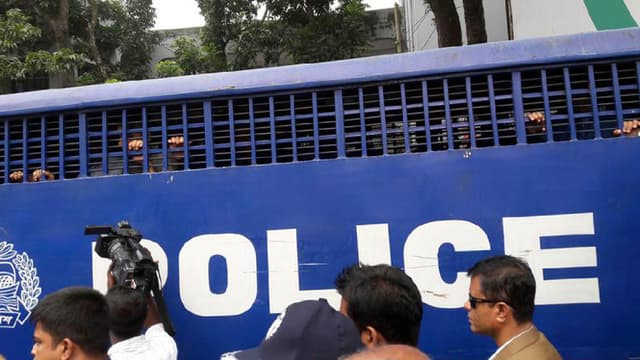 করোনায় কারাবন্দি আসামিদের আদালতে হাজিরে নিষেধাজ্ঞা