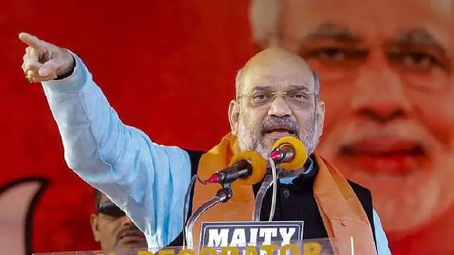 বাংলাদেশের গরিবরা খেতে পায় না, তাই ভারতে আসে: অমিত শাহ