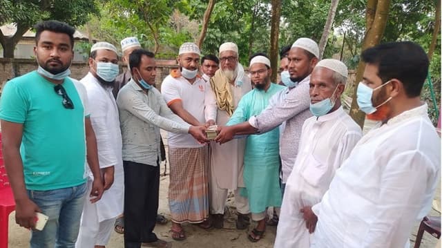 ব্যাগ ভর্তি টাকা পেয়ে ফেরত দিলো যুবলীগ নেতা