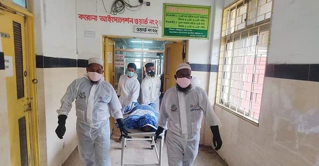 করেনায় মৃতদের পাশে ‘টিম খোরশেদ’