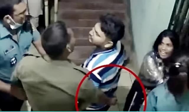 আসামি ধরতে গিয়ে মারধর, ৩ পুলিশ বরখাস্ত