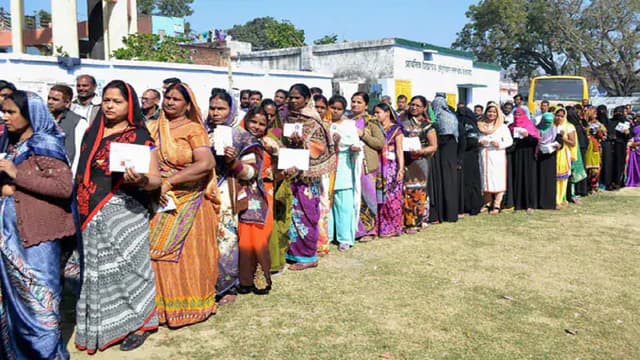 পঞ্চম দফায় পশ্চিমবঙ্গে ভোটগ্রহণ চলছে