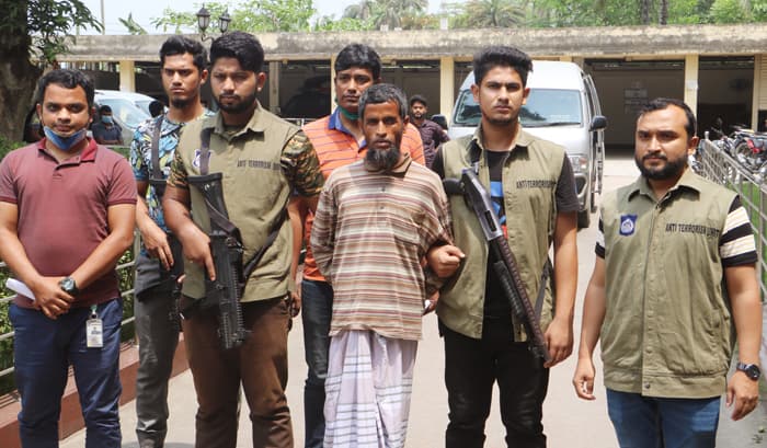 জেএমবি’র মৃত্যুদন্ডপ্রাপ্ত পলাতক আসামি নওগাঁয় গ্রেফতার