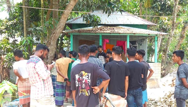 স্বামীর পুরুষাঙ্গ কেটে নিয়ে পালিয়ে গেলেন স্ত্রী!