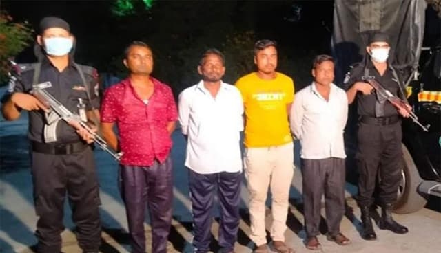 মোংলায় ২ সহদরকে বিবস্ত্র করে নির্যাতন, গ্রেপ্তার ৪