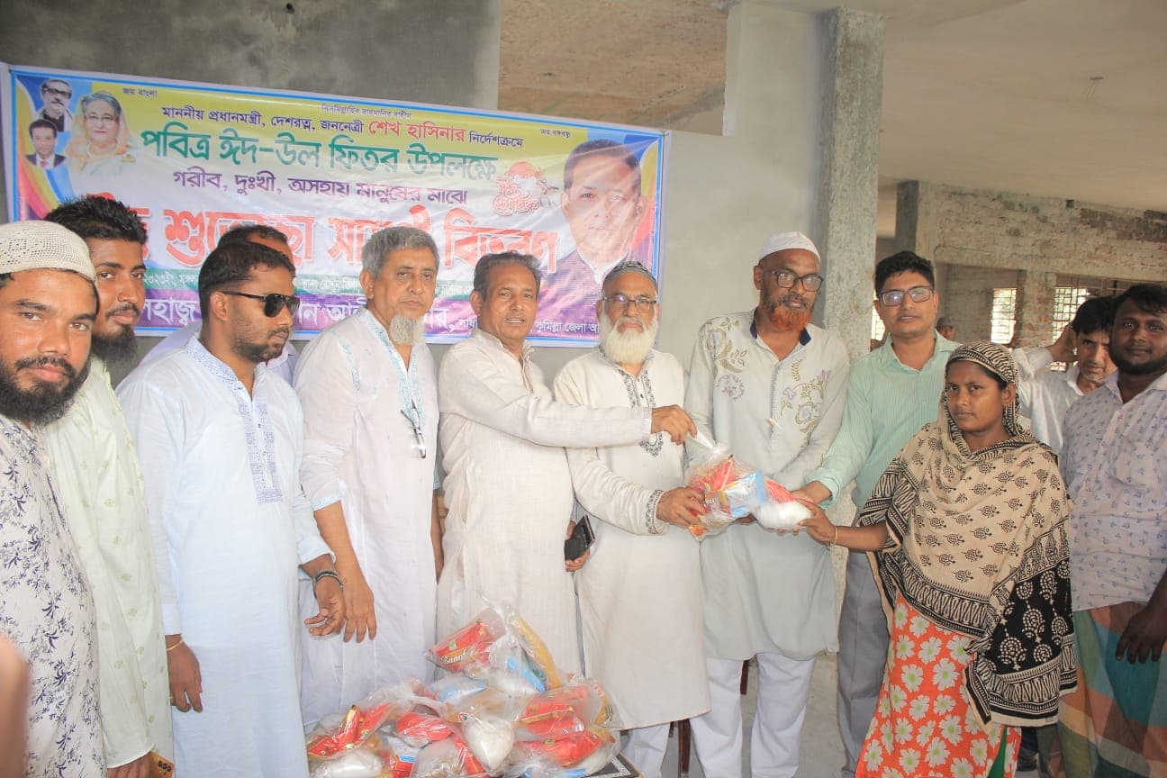 দেবীদ্বারে এক হাজার পরিবার পেলো জেলা আ’লীগ নেতার ঈদ উপহার