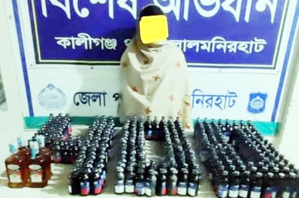 লালমনিরহাটে ৪০০ বোতল ফেনসিডিলসহ নারী কারবারি আটক