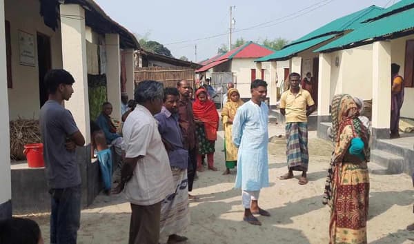 বরাদ্দের আগেই প্রধানমন্ত্রীর উপহারের ৪২টি ঘর বিক্রি! জানে না ইউএনও