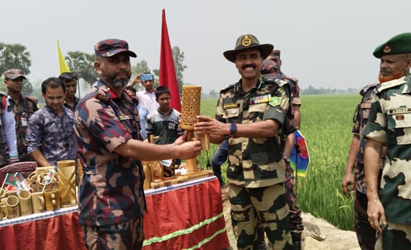 ধামইরহাট সীমান্তে বিজিবি-বিএসএফ ফ্রেন্ডশিপ সভা