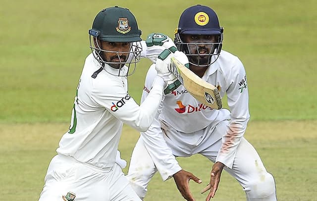 আলোর স্বল্পতায় বন্ধ খেলা