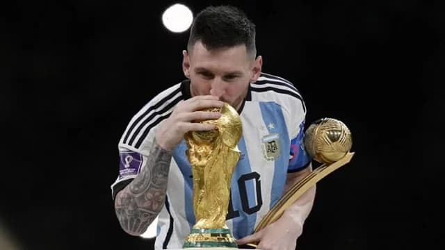 সেরা তিন পুরস্কার মেসির দখলে