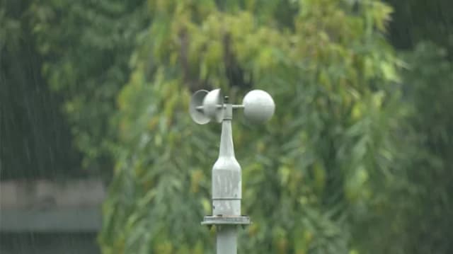 কাল সন্ধ্যার পর থেকে কমতে পারে তাপমাত্রা, বৃষ্টির সম্ভাবনা