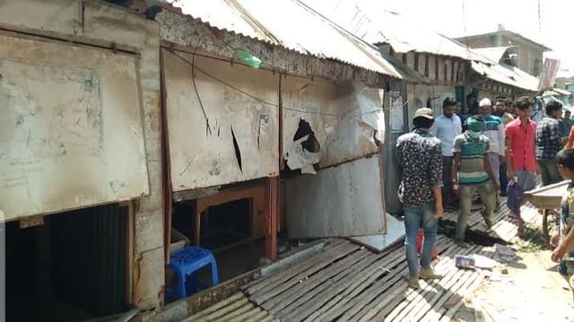 কালকিনিতে দু গ্রুপের সংঘর্ষে ৩ পুলিশসহ আহত-১৫