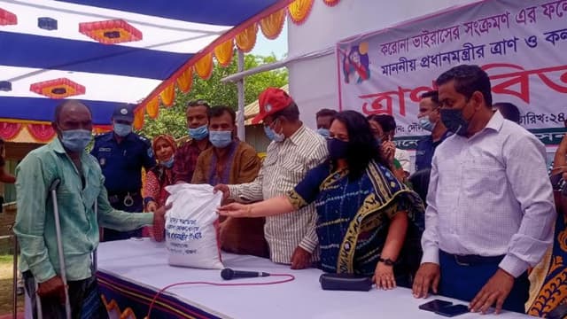 ১৫'শ যৌনকর্মী, হিজরা, প্রতিবন্ধীদের মাঝে ত্রাণ বিতরণ