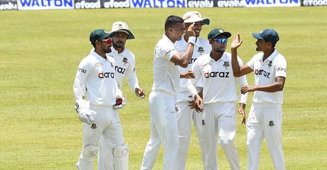 ৩১২ রানে পিছিয়ে থেকে দিন শুরু লঙ্কানদের
