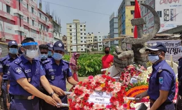 রানা প্লাজায় নিহতদের প্রতি সাভার থানা পুলিশের  শ্রদ্ধা