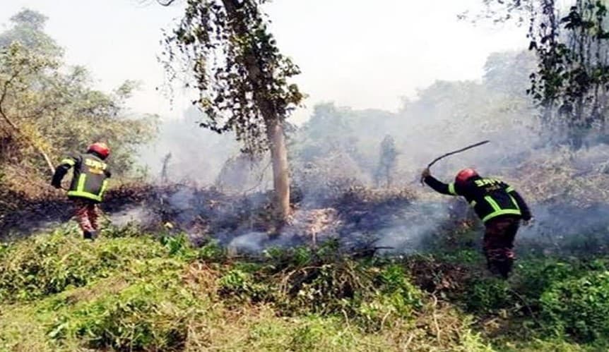 লাউয়াছড়া জাতীয় উদ্যানে আগুন নিয়ন্ত্রণে
