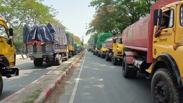 দৌলতদিয়ায় যানবাহনের চাপ অব্যাহত, ভোগান্তি