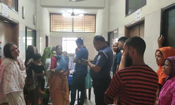 ঠাকুরগাঁওয়ে পুলিশের গাড়ির ধাক্কায় আহত শিশু আব্দুল্লাহ