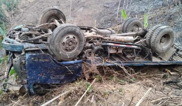 সাজেকে খাদে পড়ল ট্রাক, ৬ শ্রমিক নিহত