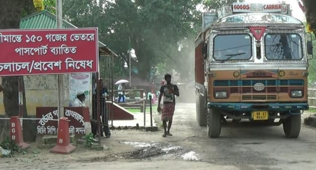 হিলি স্থলবন্দরে আমদানি-রপ্তানি বন্ধে পৌর মেয়রের আবেদন