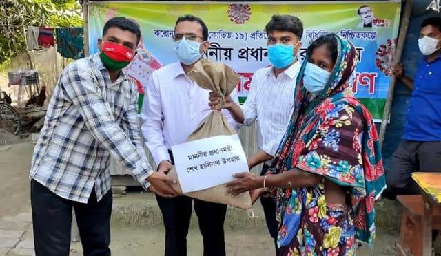 নেছারাবাদে প্রধানমন্ত্রীর উপহার পেল ৪০ পরিবার