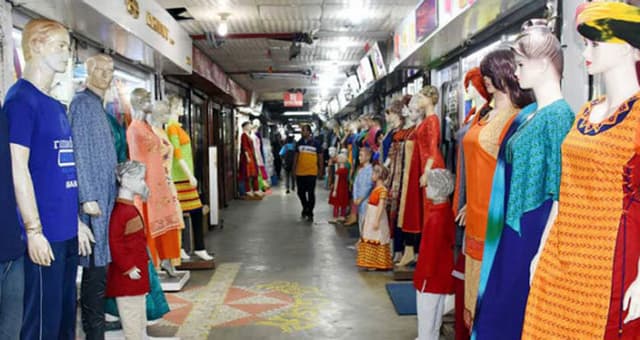 স্বাস্থ্যবিধি মেনে আজ খুলছে দোকান ও শপিংমল