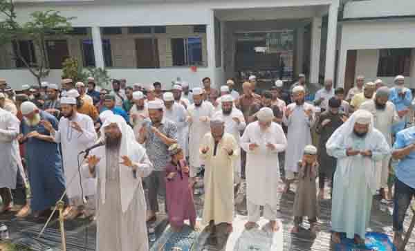 বৃষ্টির প্রার্থনায় নোয়াখালীতে ইসতিসকার নামাজ আদায়